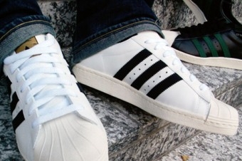 Кроссовки Adidas Superstar. Фото: sneakerfiles.com, adindex.ru