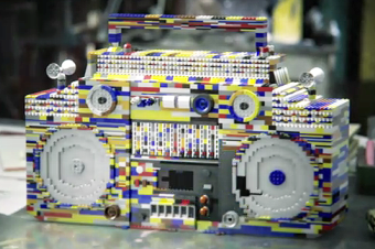 Кадр из рекламы LEGO. Фото: stashmedia.tv