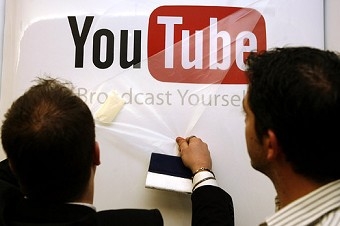 Логотип YouTube. Фото: careerjournal.com