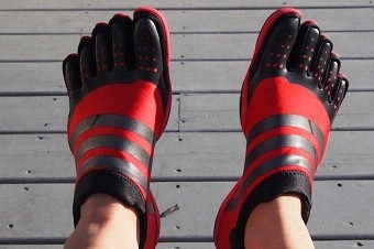 Кроссовки Adidas Adipure Trainer с пальцами. Фото: hypesrus.com