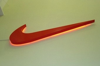 Логотип Nike. Фото: http://media.nowpublic.net