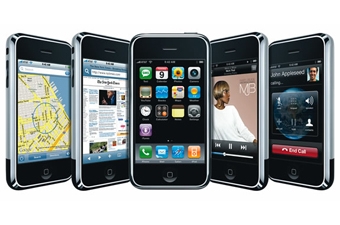 Телефон iPhone 3G стал сенсацией в 2008 году на выставке компании Apple.