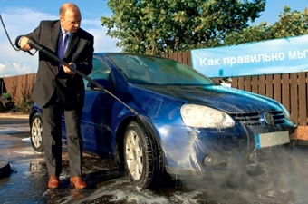 Автомобиль можно помыть и самому с помощью ручной мойки. Фото: o-cars.ru, xauto.com.ua