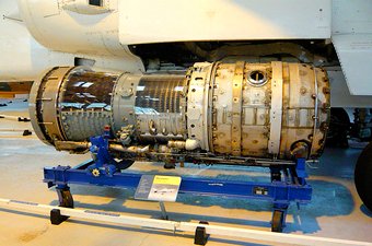 Один из двигателей для нужд авиации компании Rolls-Royce.